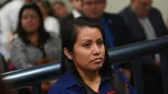 Evelyn Beatriz Hernandez Cruz (ortada)