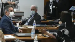 Discussão entre Eliziane Gama (dir) e Ciro Nogueira paralisou temporariamente depoimento de Nelson Teich