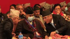 माओवादीको अधिवेशन उद्घाटनका क्रममा नेताहरू