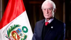 Héctor Béjar.