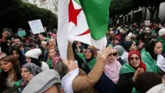 متظاهرون في شوارع الجزائر