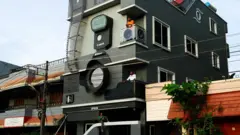 카메라 모양의 집