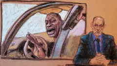 Кадры с Флойдом, сделанные полицейской камерой, демонстрировались во время показаний Дэвида Фаулера