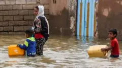 المياه تغمر الشوارع