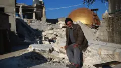 رجل مسن في إدلب