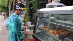 စားသောက်ဆိုင်တွေ ပါဆယ် စနစ်ပဲ ရောင်းချရမယ်