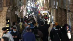 بازار شلوغ در تهران