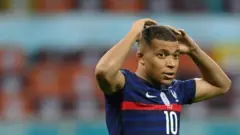 امباپه که همه به عنوان موثرترین بازیکن فرانسه به او دل بسته بودند با هدر دادن پنالتی پنجم، رویاهای قهرمان جهان را بر باد داد