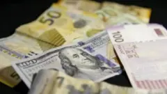 manat dollar