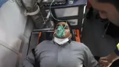 مقام های بهداشتی از شهروندان خواسته اند تا حد امکان از تردد و عبور و مرور غیرضروری در شهر خودداری کنند