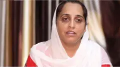 મહિલા