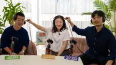'사부작'은 최근 국제 비정부기구인 Liberty in North Korea와 함께 보이는 라디오를 진행했다