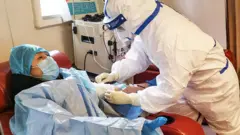 Onye si n'ọrịa coronavirus gbakee