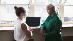 Deux femmes en tête à tête