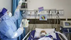 آمارهای رسمی وزارت بهداشت ایران نشان می دهد که تعداد مبتلایان به کرونا روندی افزایشی پیدا کرده است