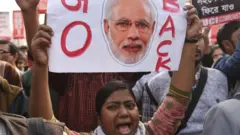 এনআরসির বিরুদ্ধে তীব্র বিক্ষোভ চলছে কলকাতায়