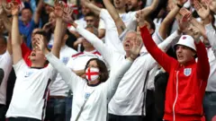 29 Haziran Wembley'de İngiltere taraftarları