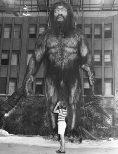 1977 में फ़िल्म "येती" की शूटिंग के लिए हिममानव का बनाया गया एक विशालकाय मॉडल