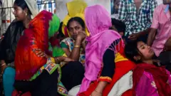ব্যাঙ্গালোরে তিন বছর কাজ করে দেশে ফেরার সময় ধরা পড়েছিলেন এই বাংলাদেশিরা। অক্টোবর, ২০১৮
