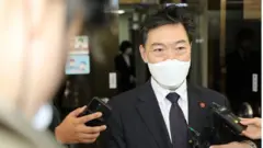 검수완박 관련 법안의 핵심은 검찰의 수사 권한을 사실상 없애고 기소권만 남기는 것이다