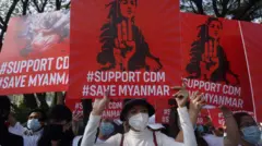 ပညာရေးဌာနက ဆရာ၊ ဆရာမတွေ၊ ဝန်ထမ်းတွေ CDM လှုပ်ရှားမှုမှာ အားကောင်းစွာနဲ့ ပါဝင်နေ