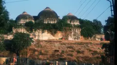 બાબરી મસ્જિદની તસવીર