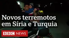 Família na rua após terremoto