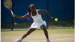 Sada yatanguye gukina tennis afise imyaka umunani