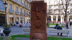 Em San Sebastian, na Espanha, um monumento simboliza os fortes laços entre as comunidades basca e armênia