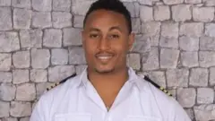 ኢትዮጵያዊው የመርከበት ቴክኒሺያን አየናቸው መኮንን ይሰራባት የነበረችው መከርብ ታኅሣሥ 24/2014 ዓ.ም በሁቲ አማጺን ቁጥጥር ሥር ገብታለች።