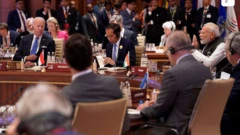 Thủ tướng Ấn Độ Narendra Modi phát biểu khi Tổng thống Hoa Kỳ Joe Biden cùng các nhà lãnh đạo khác lắng nghe trong phiên họp đầu tiên của Hội nghị thượng đỉnh G20, ở New Delhi, Ấn Độ, Thứ Bảy, ngày 9 tháng 9/2023.