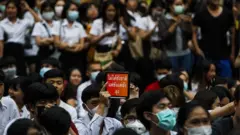 นักศึกษาชุมนุม