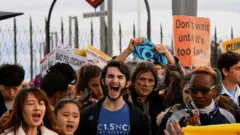 Des militants de la préservation de la planète, à Madrid, vendredi 13 décembre 2019