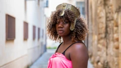 Une actrice gambienne participant à la pièce Antigone en Sicile, Italie - 2021
