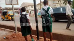 Ụmụ akwụkwọ n'alaghachi be ha 06-12-2021