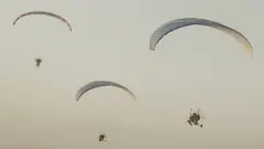 哈馬斯卡桑旅戰鬥人員乘搭機動降落傘進侵以色列（7/10/2023）
