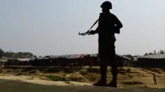 তমব্রু সীমান্তে পাহারারত বিজিবি জওয়ান।