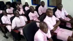Mu rukiko i Nyanza, Phocas Ndayizera (ubanza imbere iburyo) areganwa n'abandi 12 gutegura iterabwoba