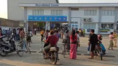 ခွင့်ပြုချက်မရှိဘဲ ဆက်ဖွင့်နေ ရန်ကုန်က စက်ရုံ၊အလုပ်ရုံတွေ အများစုပါ