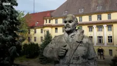 Пам'ятник СРСР - радянська база під Берліном зсередини