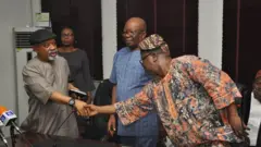 Monday night ASUU meeting wit di Minister of Labour and Employment, Sen. Chris Ngige for Federal Ministry of Labour inside Abuja to solve di strike mata.