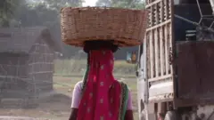 महिला