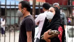 করোনাভাইরাস নিয়ে অনেকে মাঝে আতংক ছড়িয়ে পড়েছে