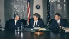 محمد رضا پهلوی شاه ایران در ملاقات با جان اف کندی رئیس جمهوری آمریکا در سال ۱۳۴۱