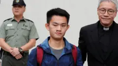 ထောင်က ပြန်လွတ်လာသူ ချန်တုန်ကိုင်