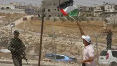 مقام‌های فلسطینی بارها شهرک‌های یهودی‌نشین اسرائیل در اراضی اشغالی را مانعی در روند صلح خوانده‌اند