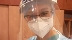 อาดีร์ใส่หน้ากาก