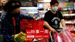 台北某超市居民大批搜購食品與日用品（15/5/2021）