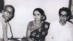 प्रबोधनकार ठाकरेंसोबत बाळ ठाकरे.