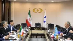 هیات آژانس به سرپرستی معاون مدیرکل (سمت راست) در دیدار معاون سازمان انرژی و معاون پارلمانی رئیس جمهور ایران